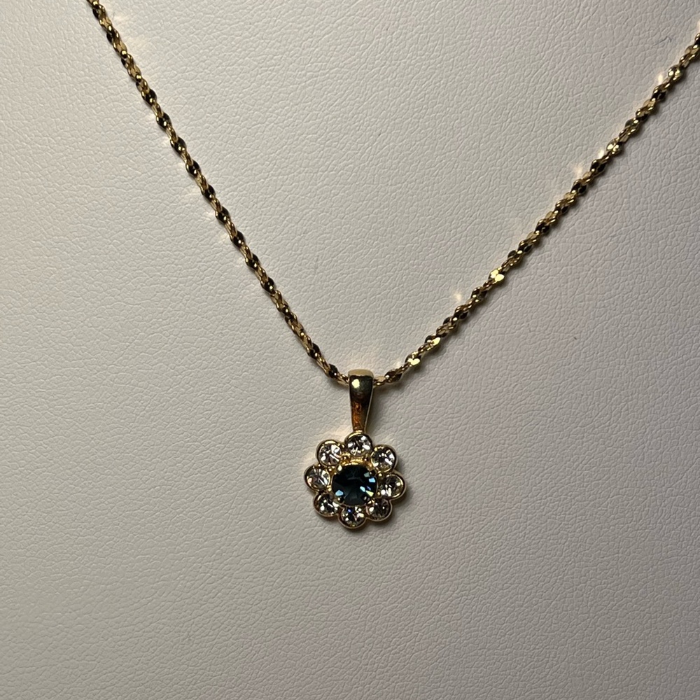 Dainty Gold blue sapphire flower Necklace classic stunning simple elegant babe - Picture 7 of 16